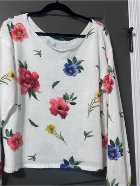 Women’s White Floral Scoop Neck Sweater
